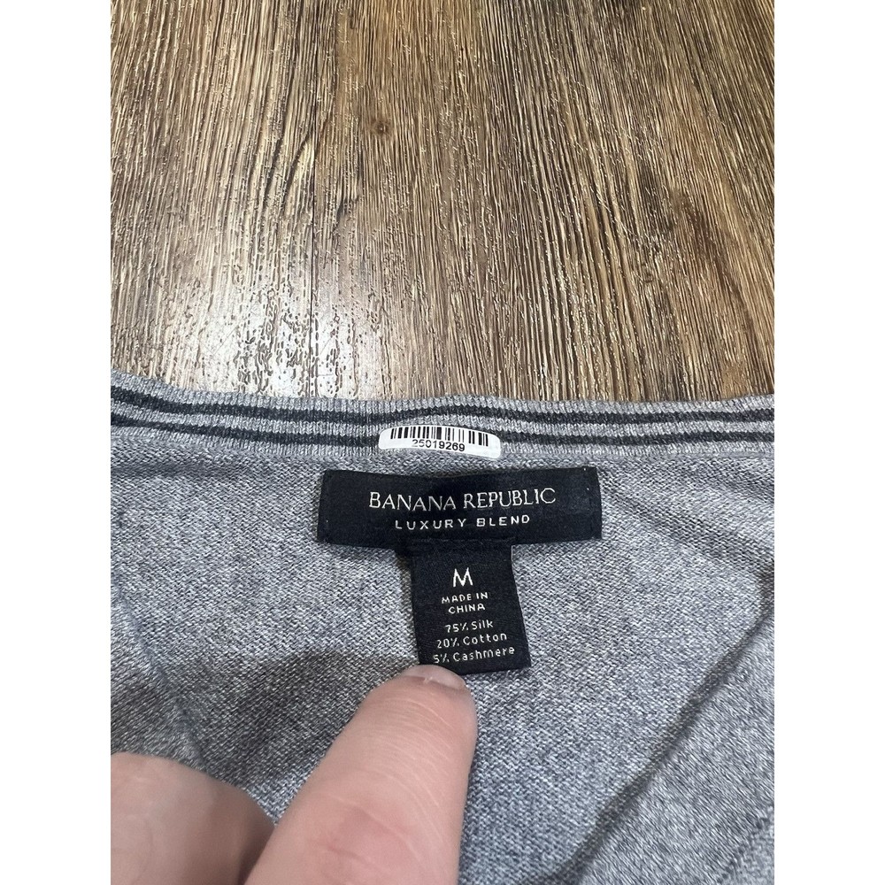 Banana Republic Mens Sweater Cashmere Silk Blend Medium Gray V-Neck  Academia - Picture 3 of 7